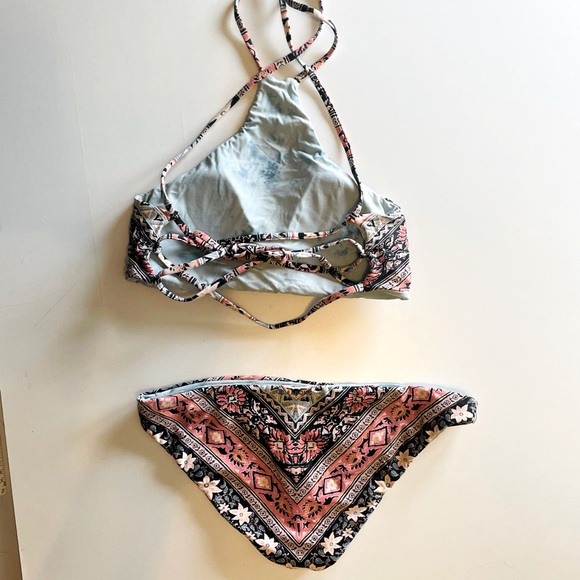 Billabong bikini set “reversible “ - Picture 2 of 5
